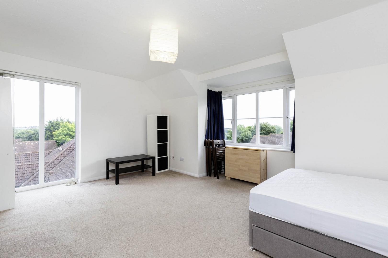 Luxury Studio in a Peaceful location Snowdon Drive, Hendon 